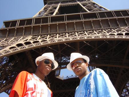 Sponk et Moi sous la Tour Effeil